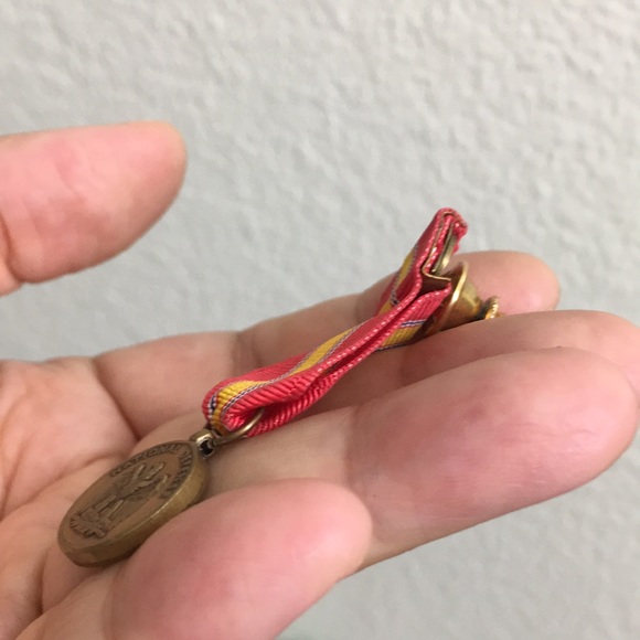 🖤Vtg NATIONAL DEFENSE military medal brooch - Picture 5 of 9